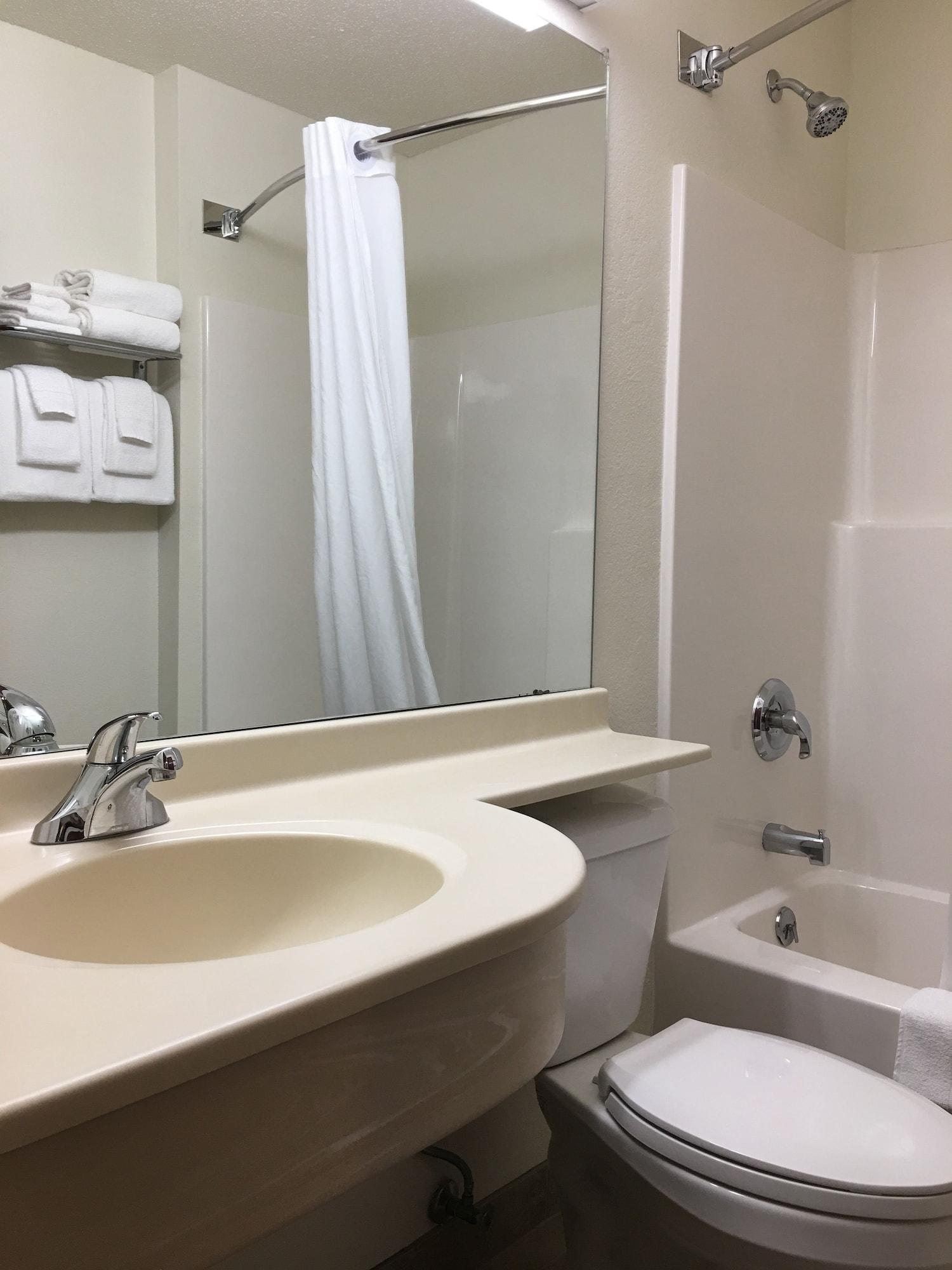 Microtel Inn & Suites By Wyndham Rice Lake Екстер'єр фото